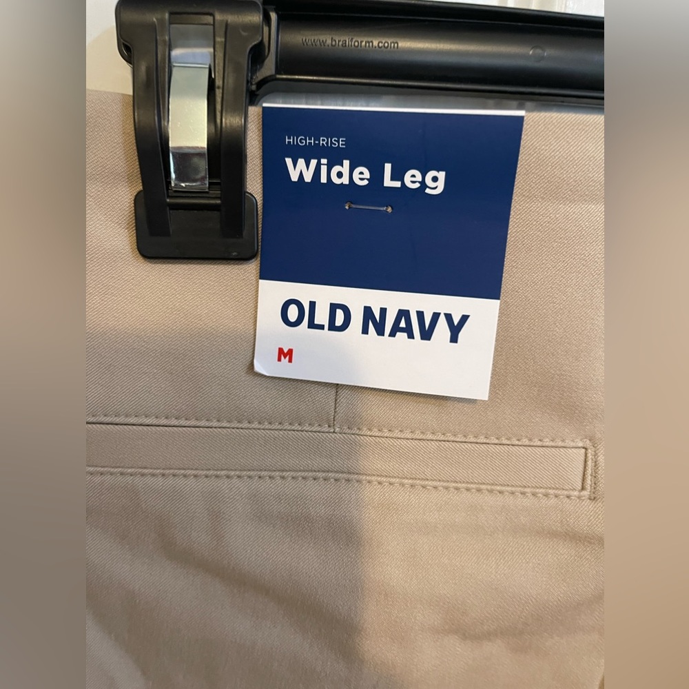 Old Navy Woman’s Wide Leg Pants - Picture 5 of 8
